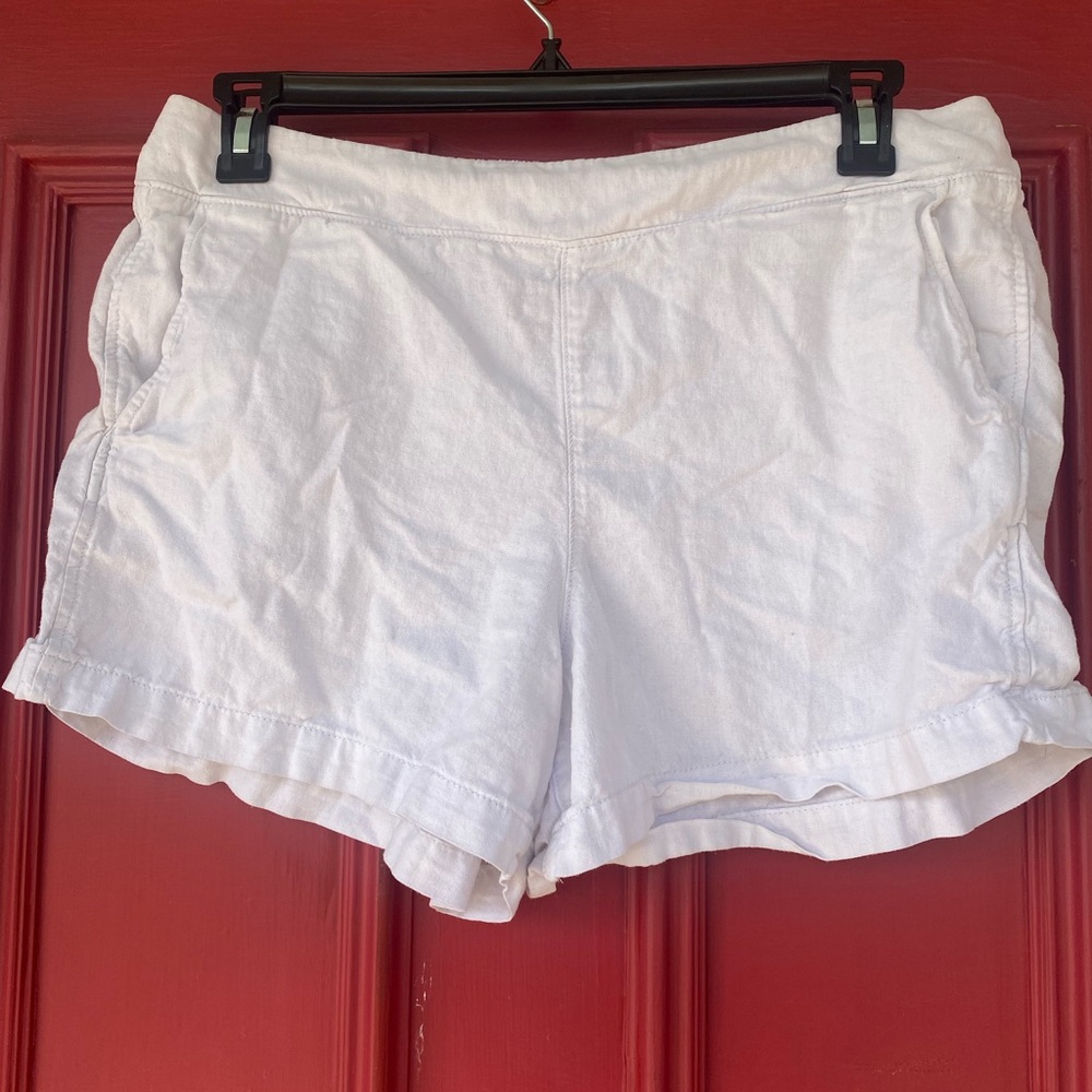 Women’s Gap white linen shorts